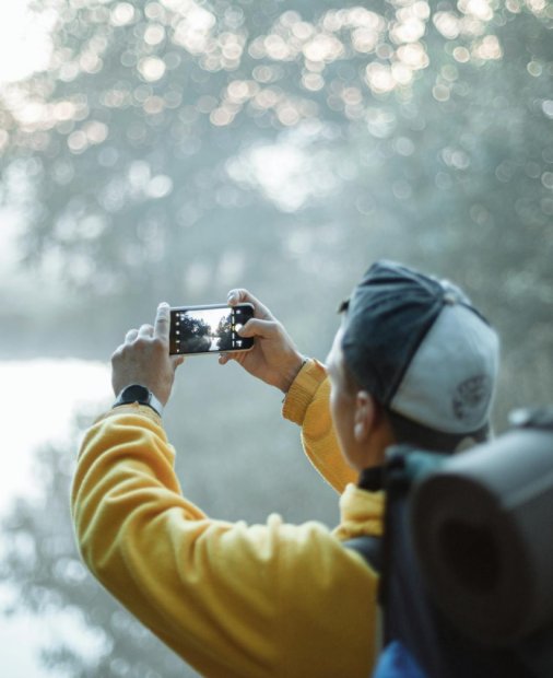 Previziunile pentru 2026: livrările de smartphone-uri scad și prețul crește