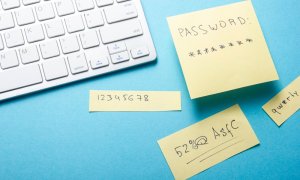 Atacurile cibernetice s-au intensificat în 2025 | O persoană din trei își notează parolele pe hârtie