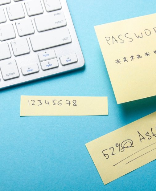 Atacurile cibernetice s-au intensificat în 2025 | O persoană din trei își notează parolele pe hârtie