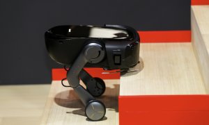 <span class="title-highlight">Roborock</span> vine cu un robot aspirator cu picioare care-l ajută să urce scările, nu doar să treacă pragul