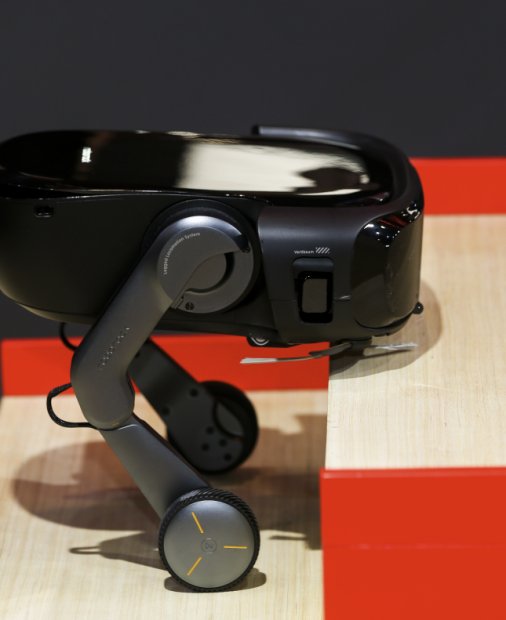 <span class="title-highlight">Roborock</span> vine cu un robot aspirator cu picioare care-l ajută să urce scările, nu doar să treacă pragul