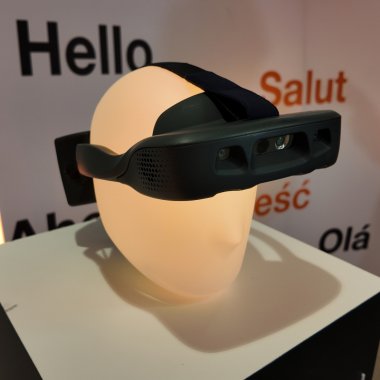 Orange România și .lumen ajută nevăzătorii: “câinele ghid” de pe cap ce funcționează ca o Tesla