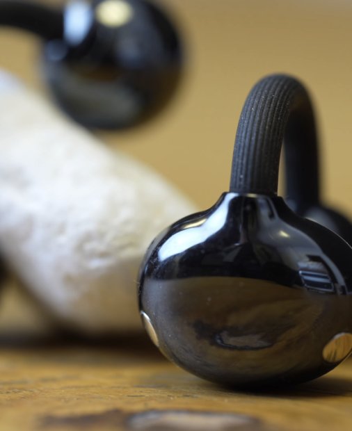 Singurele căști open-ear care merită 1.000 de lei și care nu sunt Apple | REVIEW