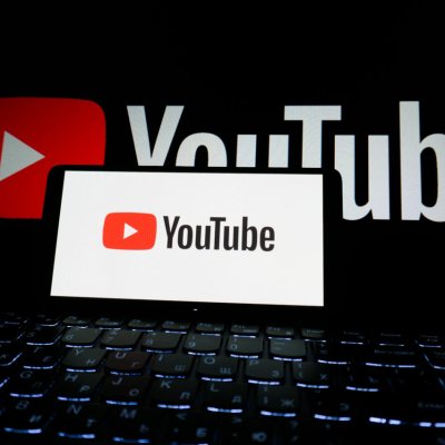 Google închide „scăpările” de redare YouTube în fundal pentru utilizatorii fără abonament