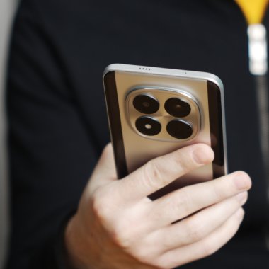 REVIEW Poco M8 Pro: telefonul midrange care le are (aproape) pe toate