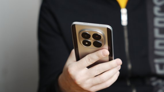 REVIEW Poco M8 Pro: telefonul midrange care le are (aproape) pe toate