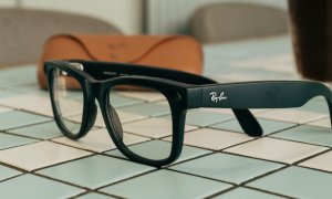 Apple pregătește ochelari inteligenți, un pandantiv AI și AirPods cu camere pentru 2027