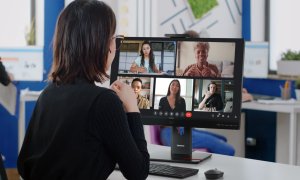 De ce un monitor performant cu AI este un multiplicator de productivitate pentru IMM-uri