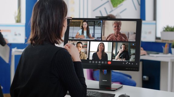 De ce un monitor performant cu AI este un multiplicator de productivitate pentru IMM-uri