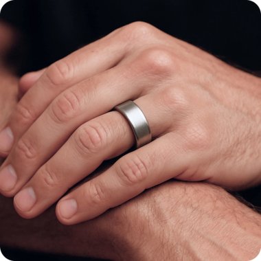 Pin Pulse: un smart ring care susține că poate estima tensiunea arterială și glicemia