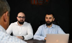 Startup-ul românesc care reduce pregătirea licitațiilor publice europene de la 4 săptămâni la 5 zile