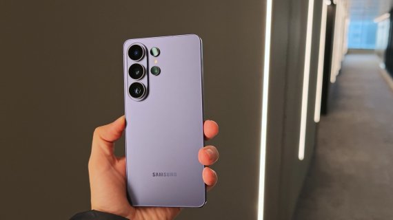 REVIEW <span class="title-highlight">Samsung Galaxy S26 Ultra </span>- rămâne recomandarea generală pentru cei care vor un telefon de top?