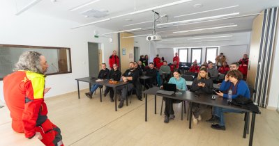 Când tehnologia te bagă în „ceață” pe munte. Salvamont: turiștii folosesc AI pentru trasee și ajung în pericol