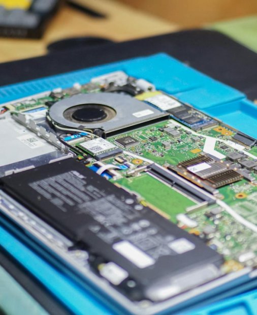 Lenovo prezintă prima baterie cu anod de siliciu de 1.000 Wh/L din lume pentru laptopuri