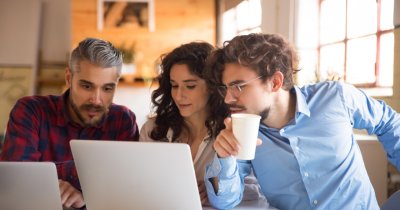 Doar 18% dintre companii reușesc să obțină valoare din AI, deși 86% își cresc investițiile