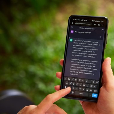 Cu cât inteligența artificială este mai prietenoasă, cu atât va susține afirmații false ca să "confirme" ceea ce credem