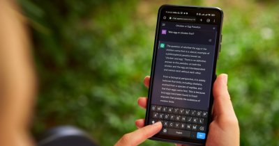 Cu cât inteligența artificială este mai prietenoasă, cu atât va susține afirmații false ca să "confirme" ceea ce credem