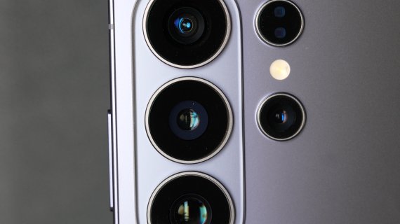 Samsung Galaxy S27 Ultra ar putea primi cameră de 200 MP cu diafragmă variabilă și modificări de design