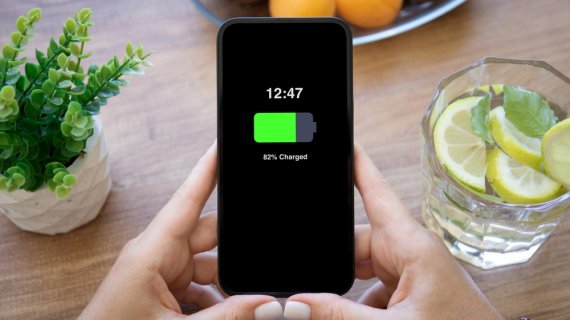 Huawei pregătește un telefon cu o baterie cât un powerbank. Când se lansează