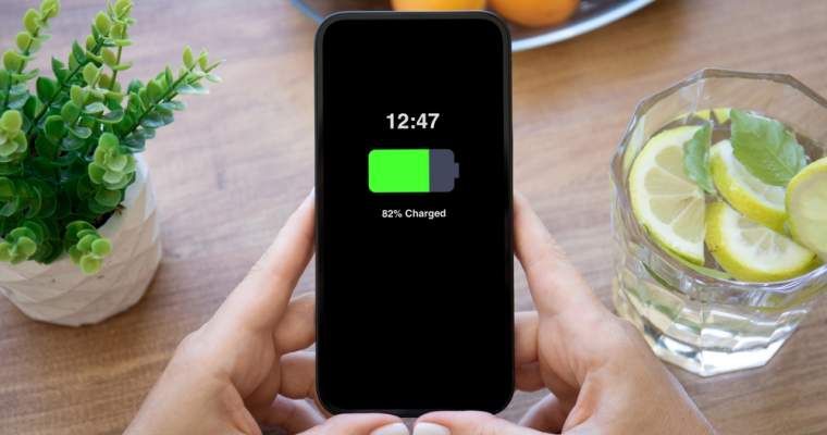 Huawei pregătește un telefon cu o baterie cât un powerbank. Când se