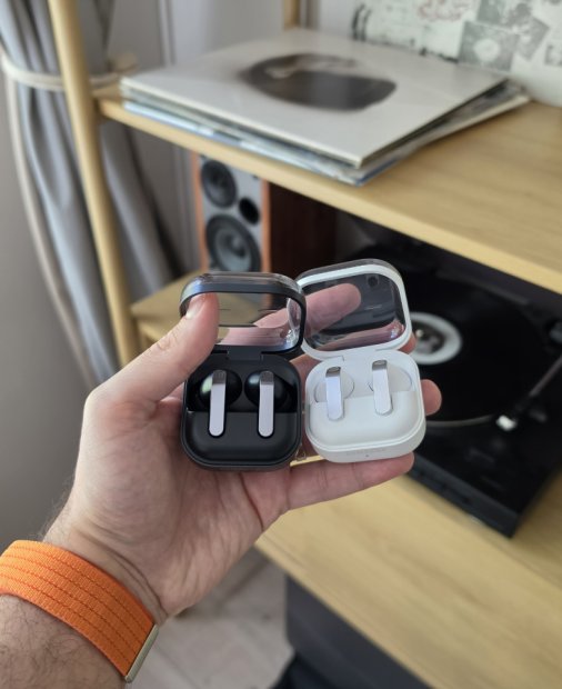 REVIEW Samsung Galaxy Buds 4 vs Buds 4 Pro: filozofii diferite, confort excelent