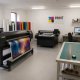 De la atelier mic la producție eficientă: rolul meselor de tăiere în dezvoltarea unui business de semnalistică
