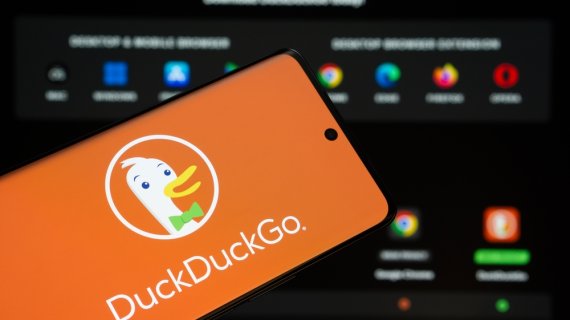 Oamenii folosesc din ce în ce mai mult motorul de căutare DuckDuckGo, după ce Google integrează AI în search