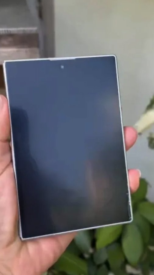 Samsung Galaxy ZFold8 Wide apare într-un video. E mai subțire și mai lat