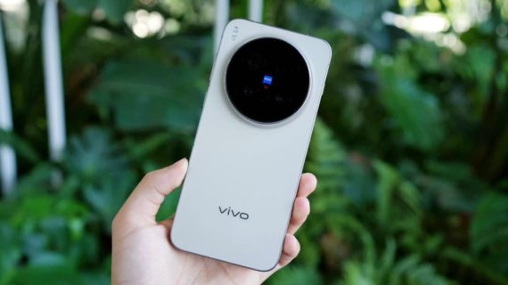 Noi leak-uri sugerează că Vivo X500 Pro Max va avea printre cele mai bune camere de mobil