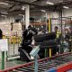 Calvin, muncitorul care nu transpiră din fabricile Renault | Reportaj în fabrica unde roboții lucrează cot la cot cu oamenii