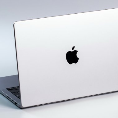 MacBook Ultra ar putea fi amânat după schimbarea planurilor Apple pentru seria M6