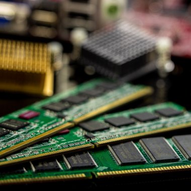 Valve avertizează că prețurile memoriei RAM și ale SSD-urilor vor continua să crească