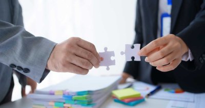 Ai clienți care plătesc la 60 sau 90 de zile? Cum îți recuperezi lichiditatea fără să îi pierzi