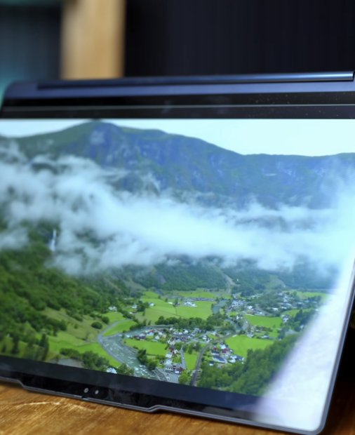 REVIEW Lenovo Yoga 9 2 in 1 Aura Edition e un laptop superb. Păcat că are Windows