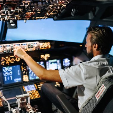 Aviația spre destinația AI: poate inteligența artificială să țină pasul cu o industrie în care nu e loc de greșeală?