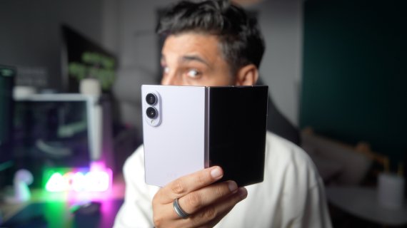 REVIEW Samsung Fold 8: pliabilul care schimbă formula, dar rămâne prea scump