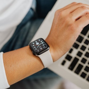 Apple ar testa un Apple Watch cu ecran rotund și un model fără ecran