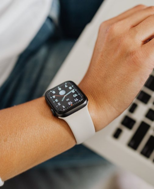 Apple ar testa un Apple Watch cu ecran rotund și un model fără ecran