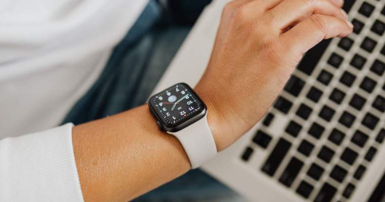 Apple ar testa un Apple Watch cu ecran rotund și un model fără ecran