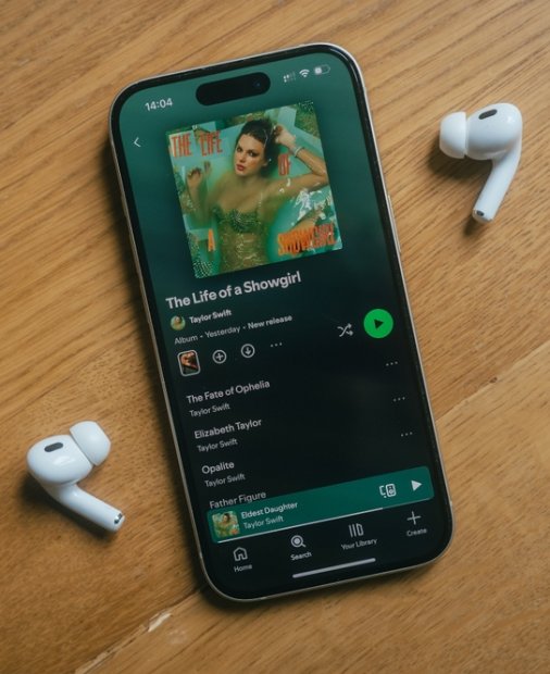 Spotify introduce eticheta AI Persona pentru a demarca mai clar "artiștii" realizați cu inteligență artificială