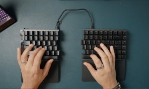 REVIEW ROG Falcata: o tastatură excelentă cu un design atipic