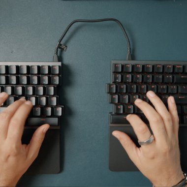 REVIEW ROG Falcata: o tastatură excelentă cu un design atipic