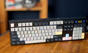 REVIEW Epomaker TH108 Pro - tastatura mecanică cu ecran și mai silențioasă decât multe altele