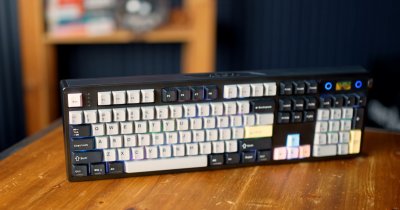 REVIEW Epomaker TH108 Pro - tastatura mecanică cu ecran și mai silențioasă decât multe altele
