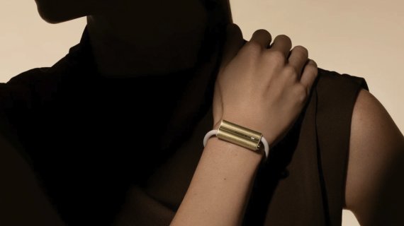 Cofondatorii Fitbit lansează o brățară de fitness cu design diferit. Românul Daniel Rizea coordonează zona de software
