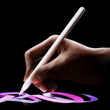 Apple ar fi dezvoltat un Apple Pencil magnetic pentru iPhone Ultra