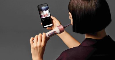 Dyson lansează periuța de dinți care costă 2400 de lei: are cameră și jet automat de apă de gură