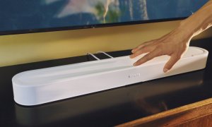 Sonos lansează soundbarul Beam Ultra, căștile Ace Ultra alături de Sonos 27, cu integrare ChatGPT