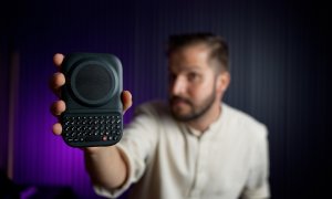REVIEW Clicks Power Keyboard - accesoriul cu care tastezi ca pe BlackBerry în 2026