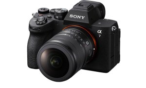 Sony lansează primul obiectiv fisheye de 8 mm-14 mm pentru camere full-frame